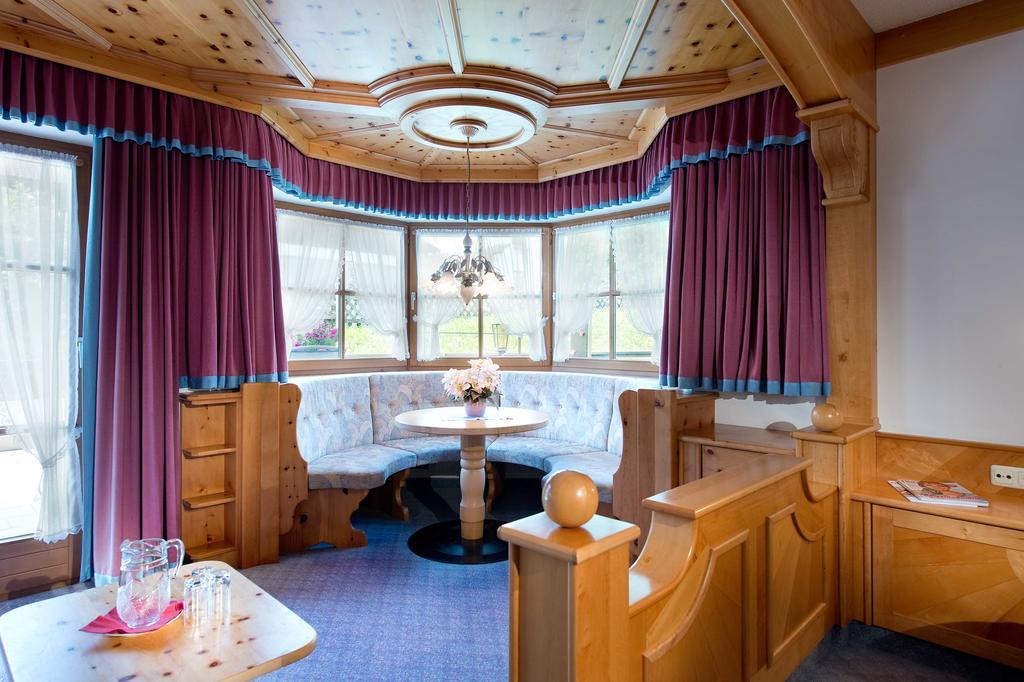Hotel Bergland Lermoos Quarto foto