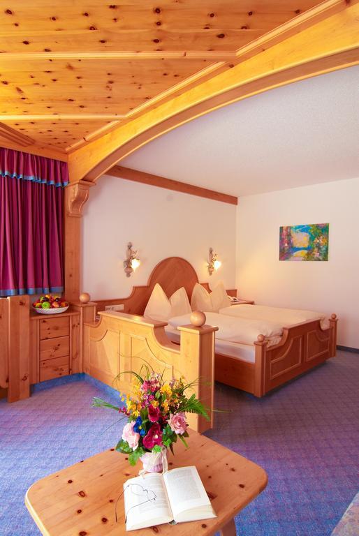 Hotel Bergland Lermoos Quarto foto